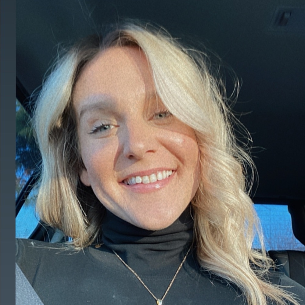 Meet your Posher, Lora